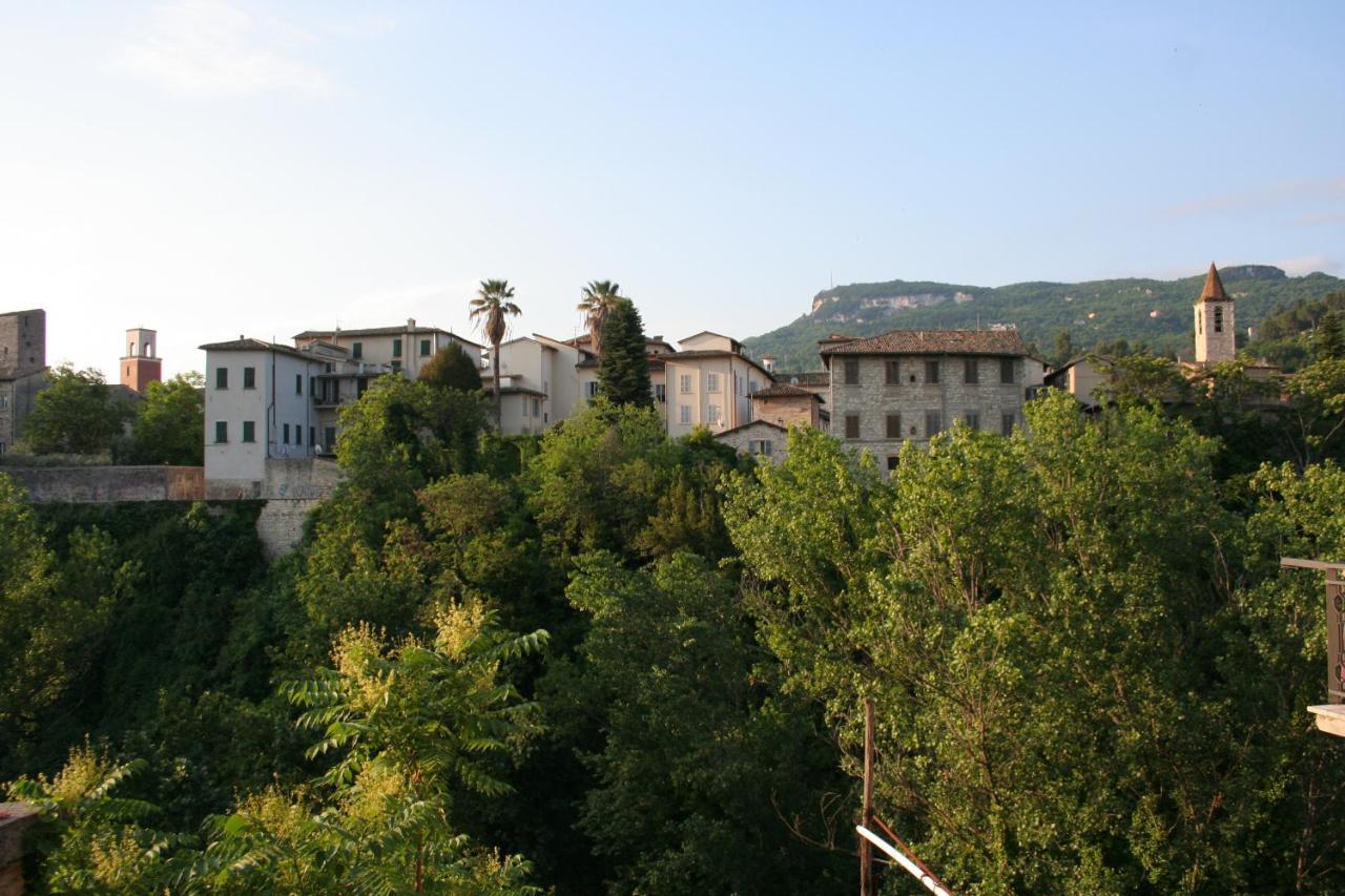 Mini Appartamento "Il Nido Del Picchio" Ascoli Piceno Exterior foto